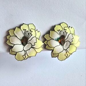Vintage floral earrings yellow enamel flower clip on clipon